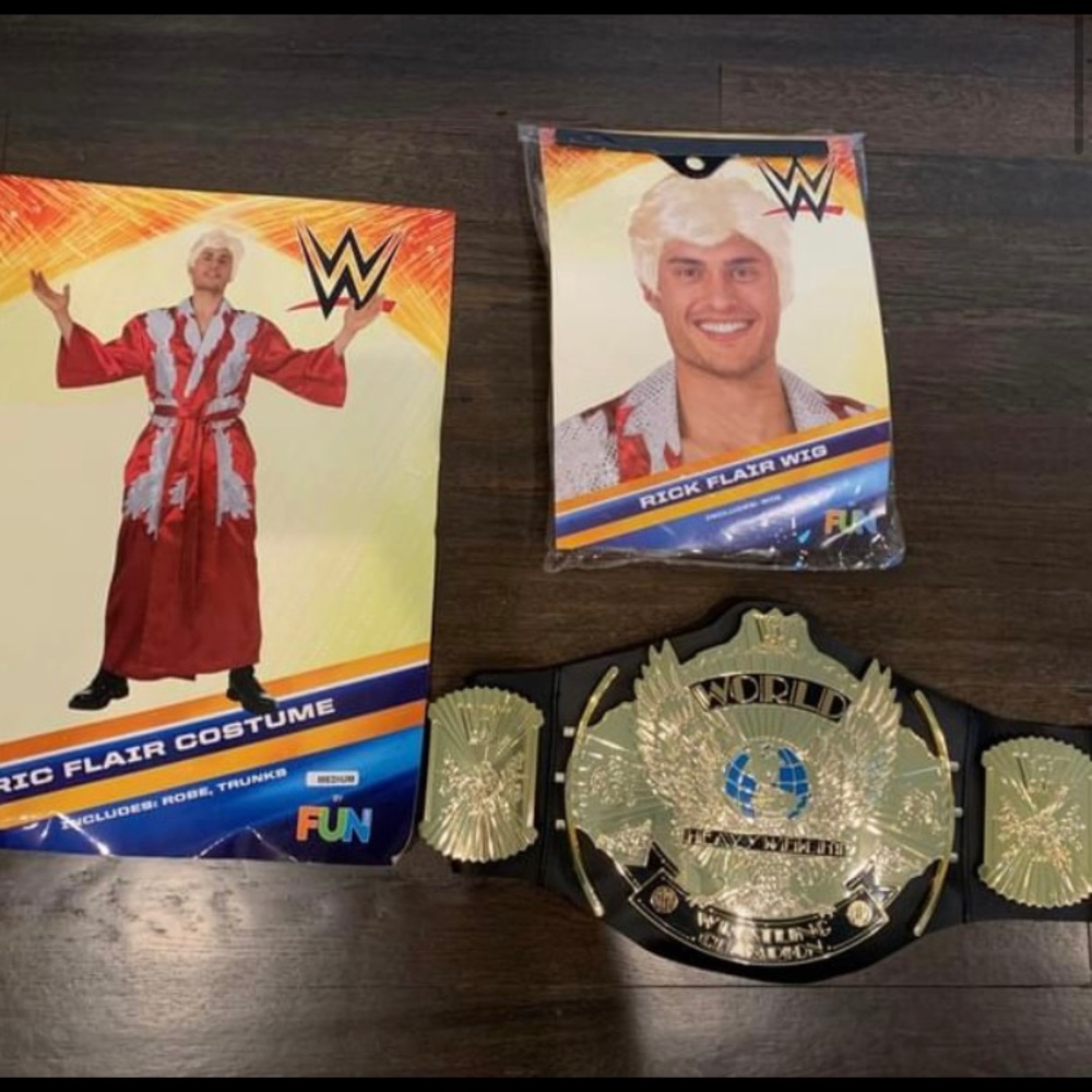 Rick flair costume size medium. Includes everything pictured.